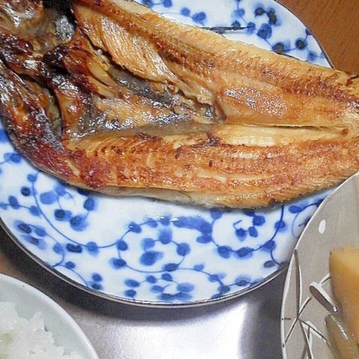 ホッケをフライパンで焼く